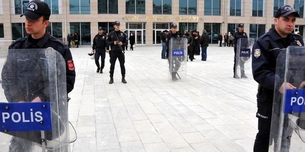 Van'da 2 okula 'paralel yapı' operasyonu