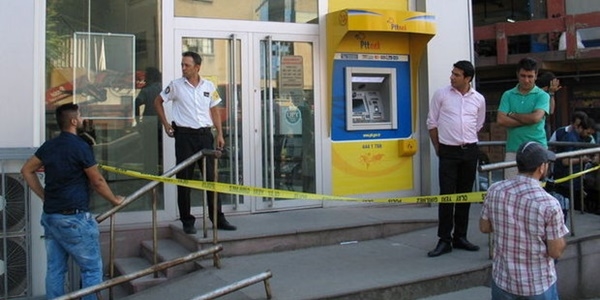 Batman'da PTT �ubesi soyuldu