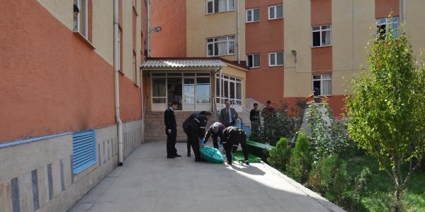 Üniversite öğrencisi, yurtta ölü bulundu