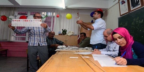 Adana'da 4 ilede geersiz oylar yeniden saylacak