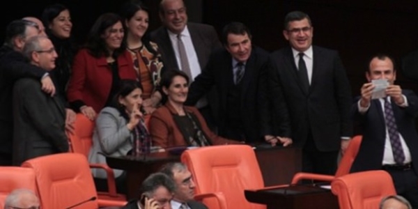 HDP, MHP'nin yerini kaptı!
