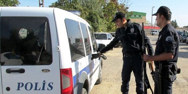 Duruşmaya silahla geldiler