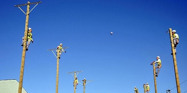 Elektrik i��ileri k��a voleybolla haz�rlan�yor