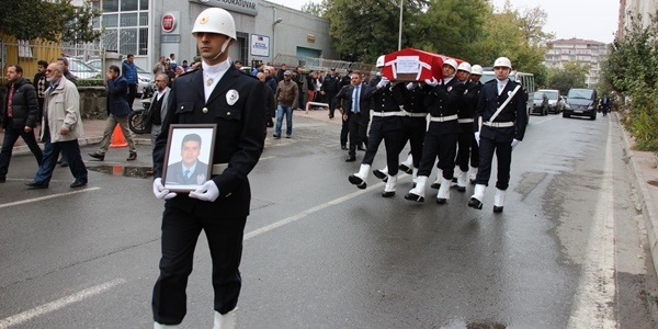 Polis memuru tedavi gördüğü hastanede yaşamını yitirdi