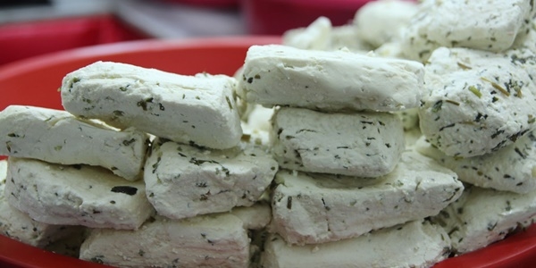 Van'da Otlu peyniri fiyatlar el yakyor