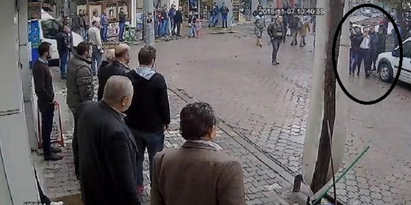 Kadınla buluşmaya çarşaf giyip gidince 'canlı bomba' sanıldı