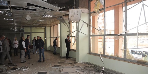 Ter�ristlerin att��� roket hastaneye isabet etti!