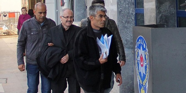 Manisa'da 'Paralel Yapı' operasyonu: 26 gözaltı