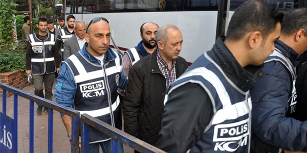 �zmir'deki FET� soru�turmas�nda tahliyelere itiraz