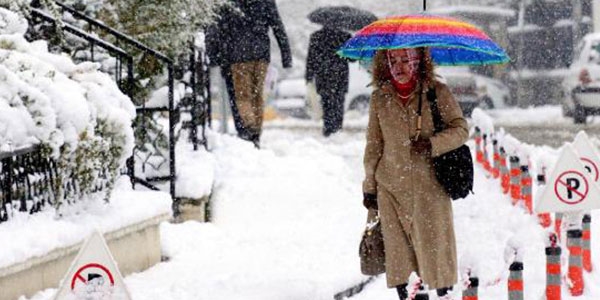 Erzurum'da kar kal�nl��� 10 santimi buldu