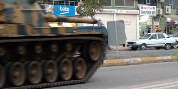 Tankın altında kalan asker şehit oldu!