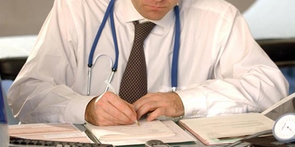 2 doktor ve 1 hastane personeline yolsuzluk gözaltısı