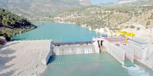 'Hidroelektrik santrallerinin zelletirilmesi izne tabi deil'