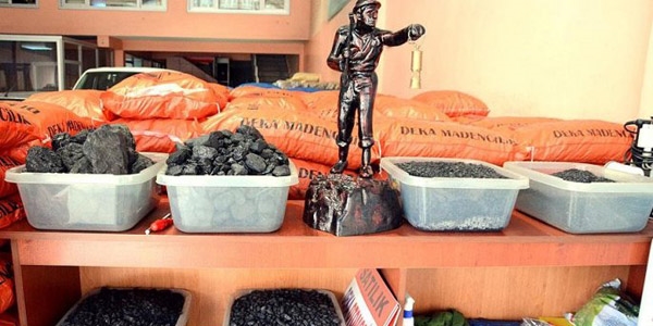 Madencilerden 'bakanlık' talebi
