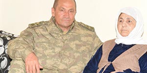 Şehit annesi komutana Kürtçe dua etti