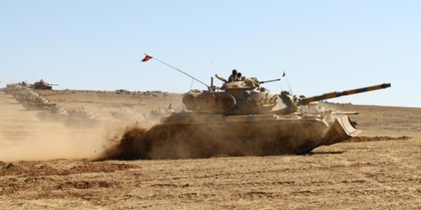 Tankların namluları Suriye'ye çevrildi