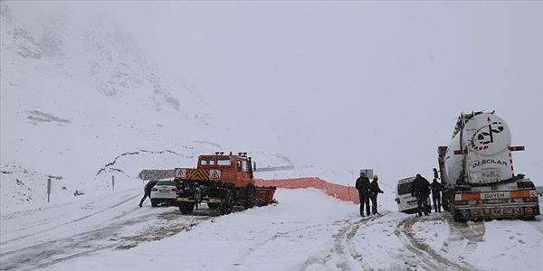 Dou'da kar nedeniyle 290 ky yolu ulama kapand