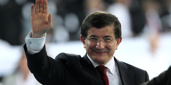 Davutoğlu: Vaatlerimiz bir bir gerçekleşiyor