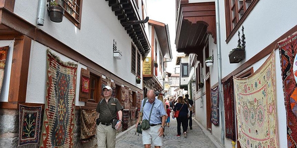 Ankara Kalesi'ndeki 88 tarihi yapı yenilendi