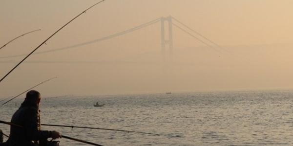 �stanbu sabah saatlerinde sis ve kirli havaya teslim oldu