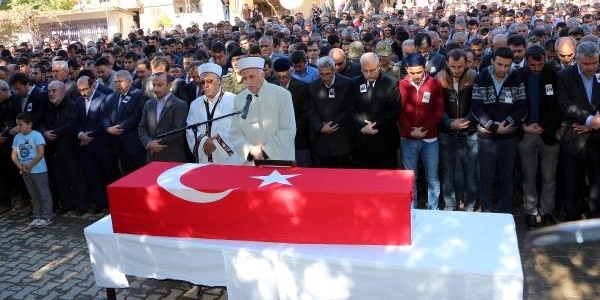 �ehit uzman �avu� Ba�c�, g�zya�lar�yla topra�a verildi