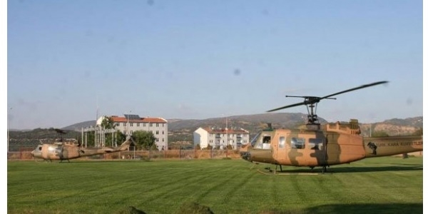 Askeri helikopter teknik arza nedeniyle acil ini yapt