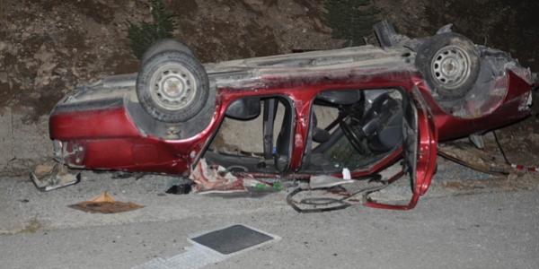 Sivas'ta otomobil domuza arparak devrildi: 5 yaral