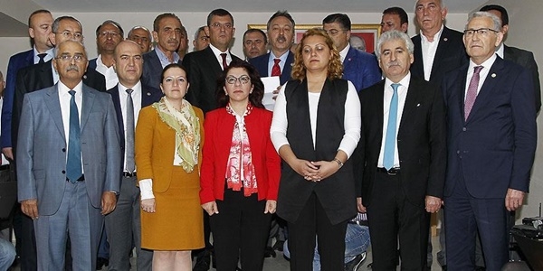 24 CHP'li vekilden Kılıçdaroğlu'na destek