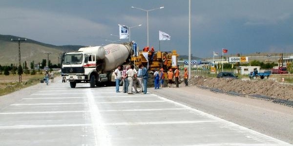 Türkiye'nin ilk beton yolu 11 yıldır bozulmadı
