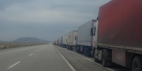 Gürbulak'ta TIR kuyruğu