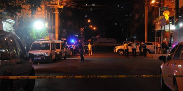 Diyarbak�r'da PKK'l�lardan polise bombal� sald�r�