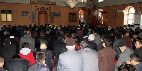 Cuma hutbelerinde ter�re dikkat �ekildi