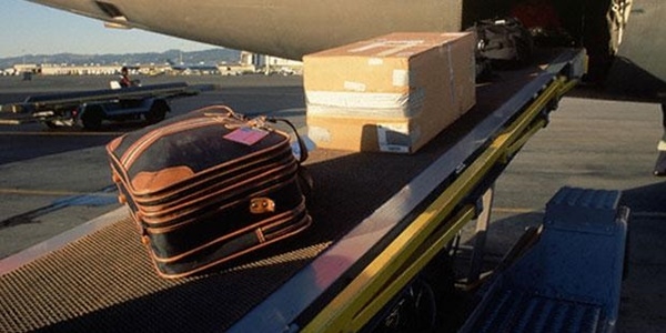 U�a�a verilen valizler tek tek a��larak aranacak, kilitliyse k�r�lacak