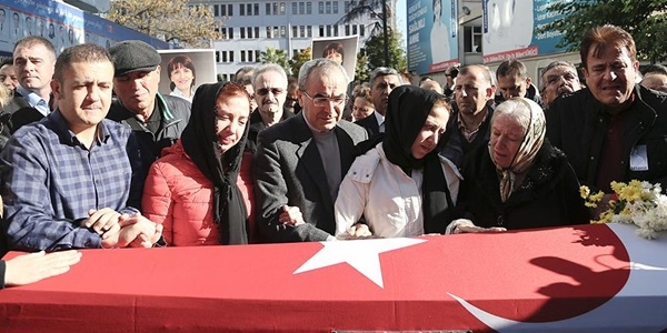 Aynur doktoru binler u�urlad�