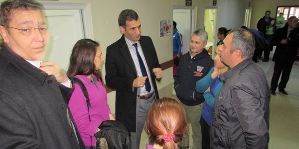 ��renci servisi kaza yapt�: 4 yaral�