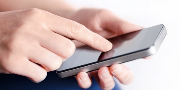 Cep telefonu cüzdanın papucunu dama atıyor
