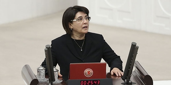 HDP'li Leyla Zana yeminini tekrarlamad