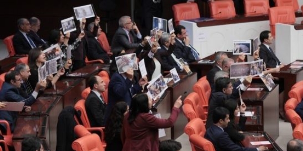 Baykal reddetti, Davutoğlu alkışladı
