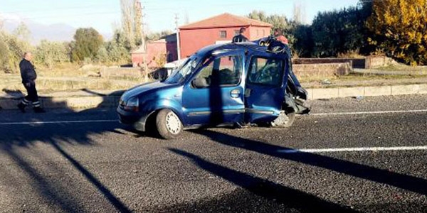 Ma�'tan d�nen hakemler kaza yapt�: 1 �l�, 4 yaral�