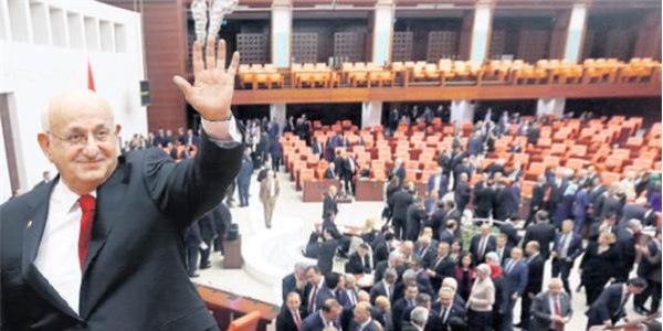 Meclis Başkanı'nı seçti ilk iş yemin krizi