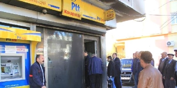 Adıyaman'da PTT binasına molotoflu saldırı