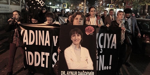 Samsun'da kadn cinayetleri siyah balonla protesto edildi