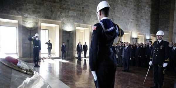 81 İlden gelen öğretmenlerle Anıtkabir'e ziyaret