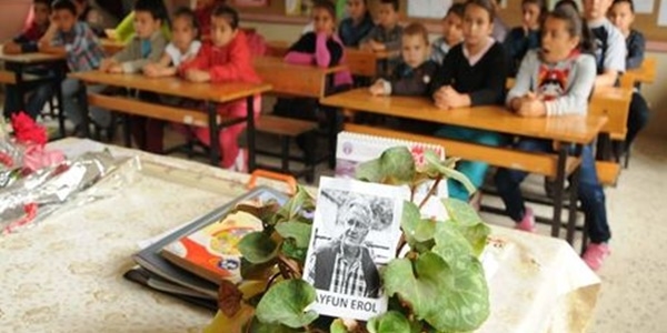 Öğretmenleri öldürülen öğrencilerin hüzünlü günü