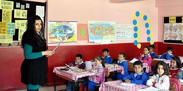 Öğretmenler geçinemiyor!