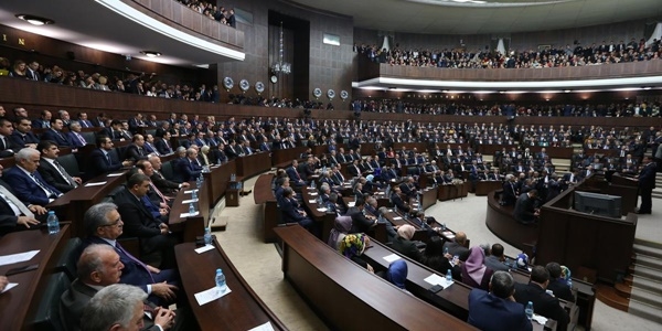 AK Parti grup başkanvekilleri seçildi