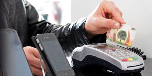 'Mobilyada 12 ay taksitle sat��, �reticiyi zora sokacak'