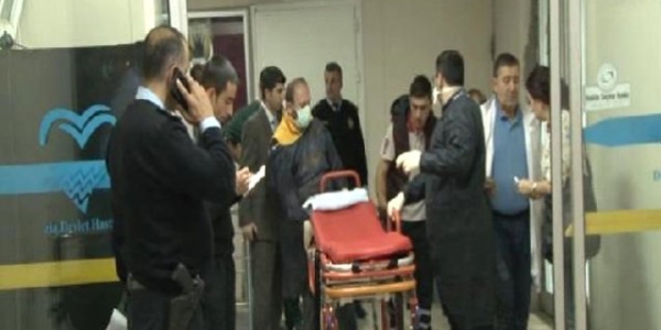 Zehirlenen işçileri taşıyan sağlık görevlileri de zehirlendi