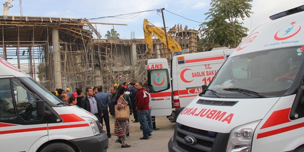 Kalkınma Ajansına ait inşaat iskelesi çöktü: 5 yaralı