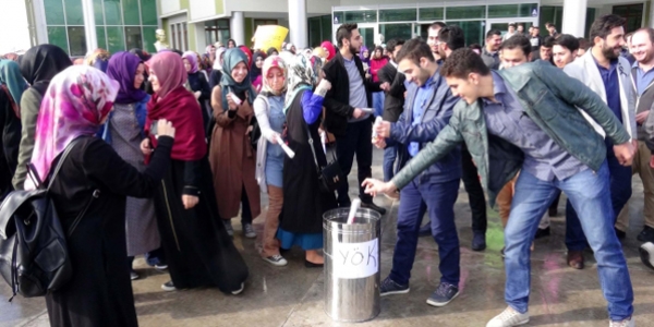 İlahiyat öğrencilerinden formasyon eylemi
